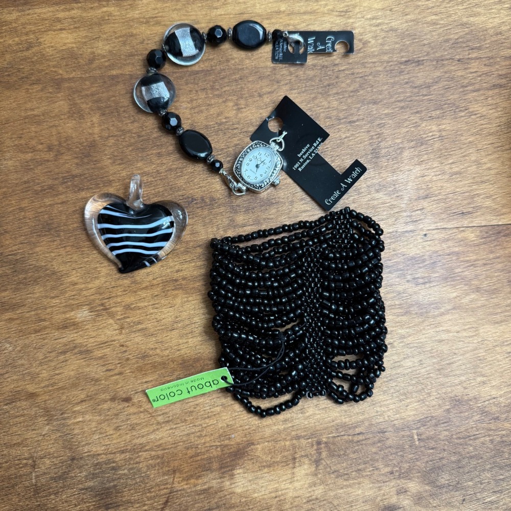 3 Piece Lot Beehive Watch Black Beaded Stretch Cuff Bracelet Heart Pendant NWT